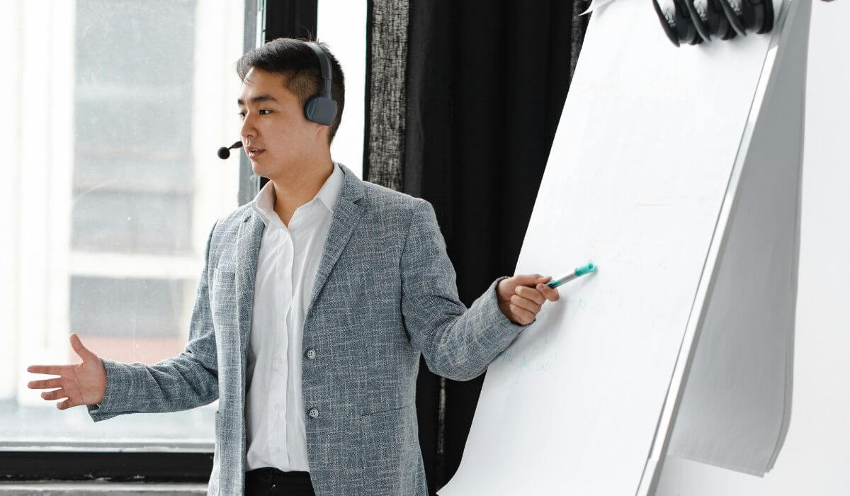 Upskilling strategies for freelancers to elevate careers