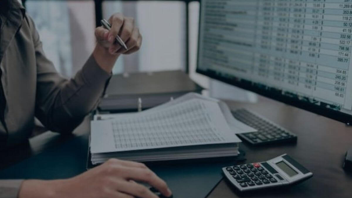 Invoicing Software Vs Manual Invoicing Whats Better Freelancers