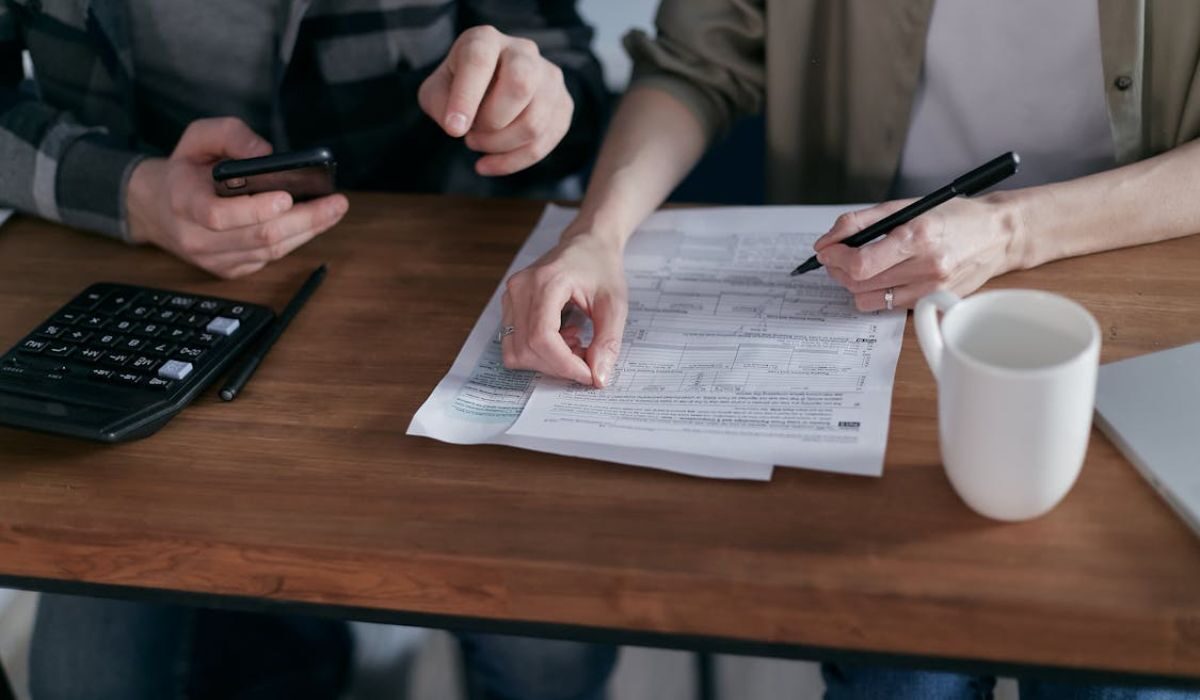 people making VAT invoice